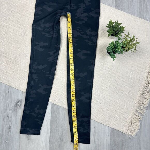 SPANX Look At Me Now Leggings Black Camo Women's Size Medium M/M FL3515 New - Picture 9 of 9